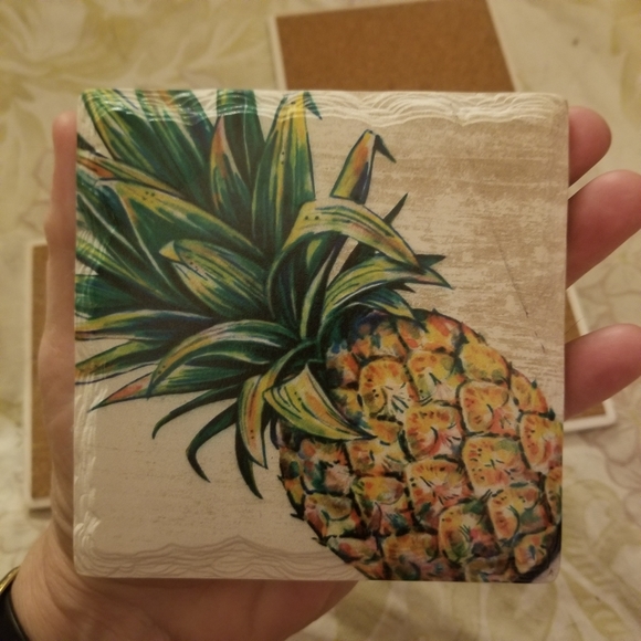 Set of 4 absorbant stone coasters, pineapple design - Picture 3 of 7